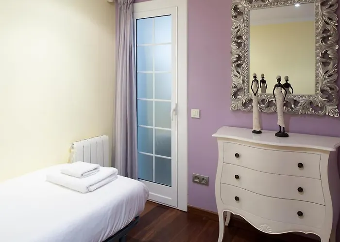 Splendid Gaudi Mercat Del Ninot Apartment
